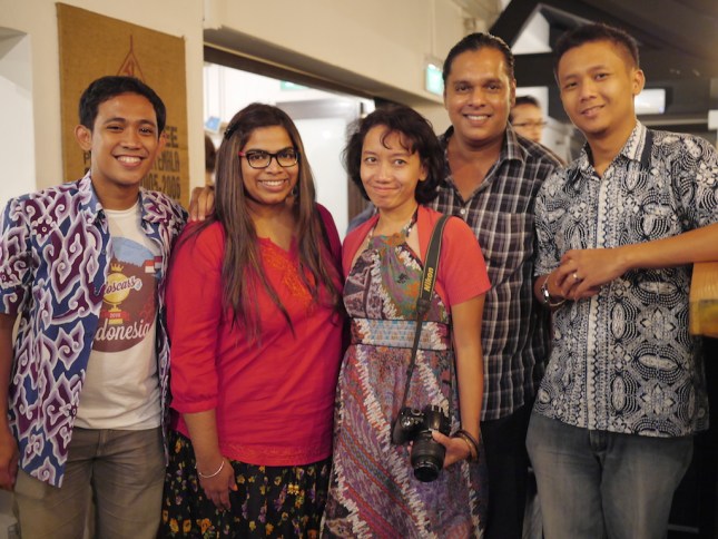 The lucky guy, Fahmi, and Indri, with Travel & Beyond, the APAC winner.