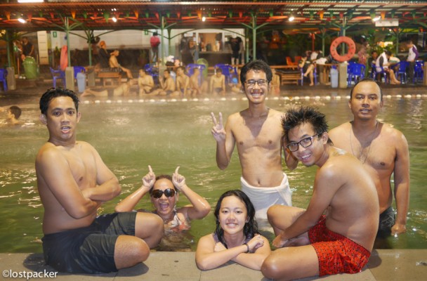 Pemandian-Umum-di-Sari-Ater-608x400