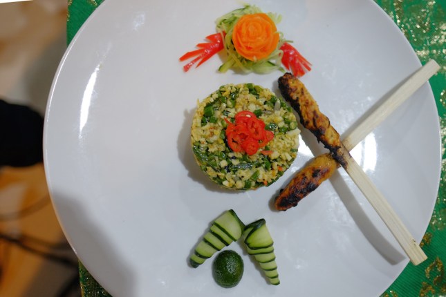 Sate Lilit dan Lawar