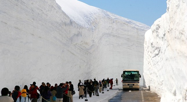 Alpen Route Snow Wall