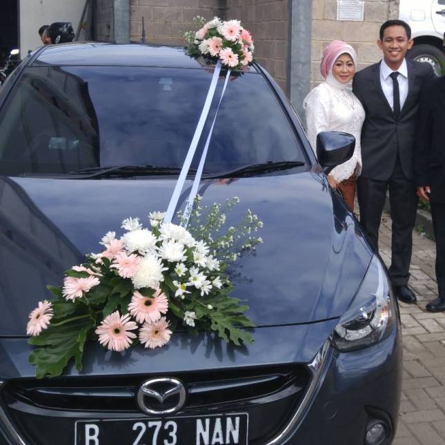 Mazda 2 as wedding car
