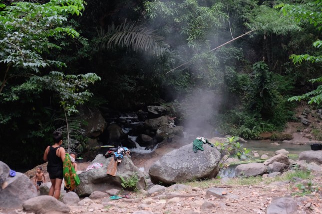 Sungai Air Panas Dingin Malanage