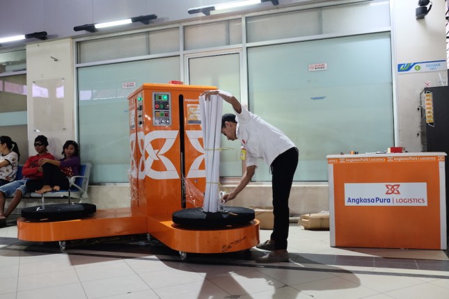 Wrapping Baggage Bandara Pattimura Ambon